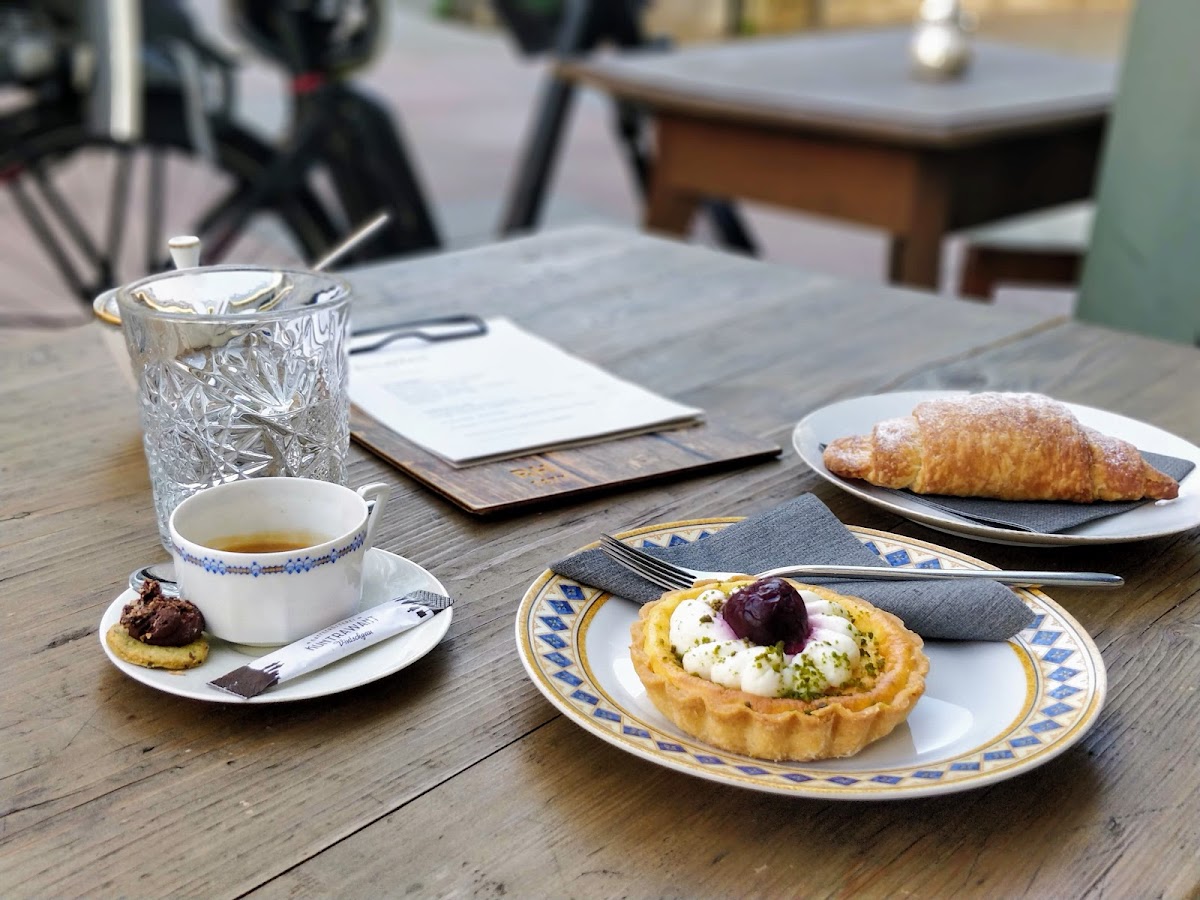 1477 Reichhalter Eat & Sleep-8