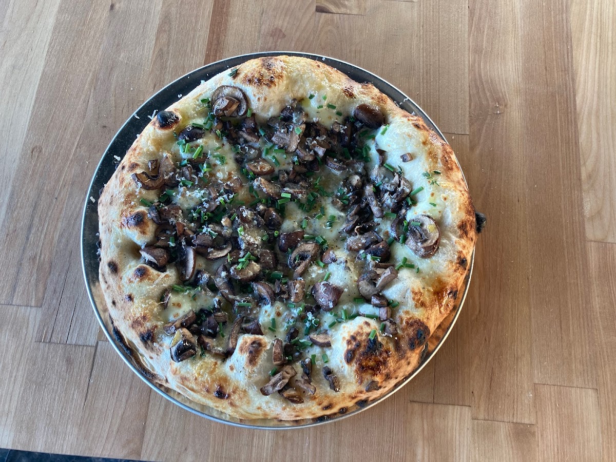 1929 Pizza And Wine-3