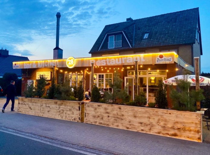 28 - Bar & Kitchen