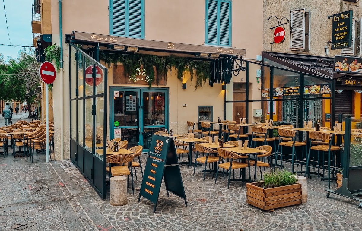 32 Pizza & Bar