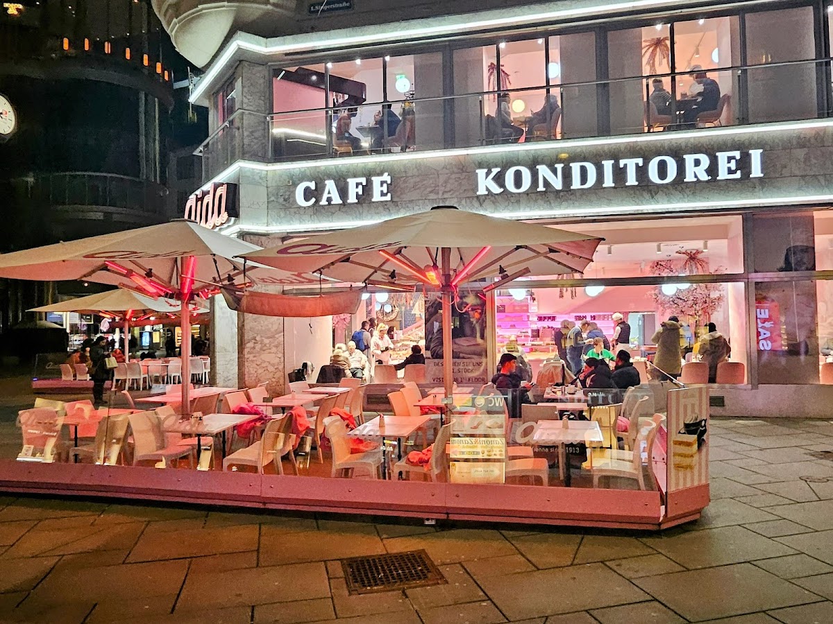 Aida - Café-Konditorei-3