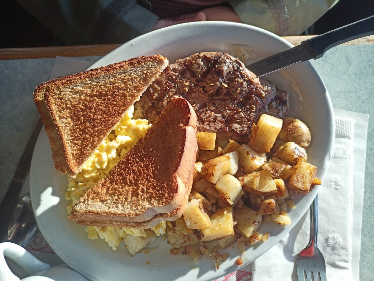 Aj's Lounge & Restaurant-5