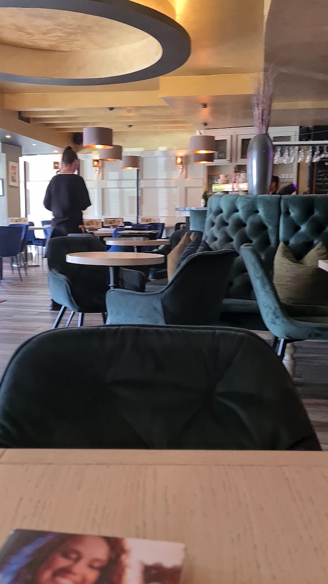 Albert's Restaurant-2
