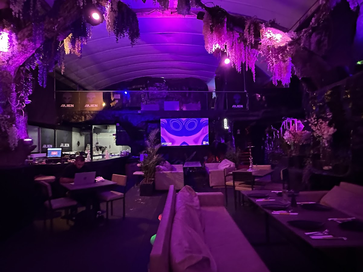Alien Lounge