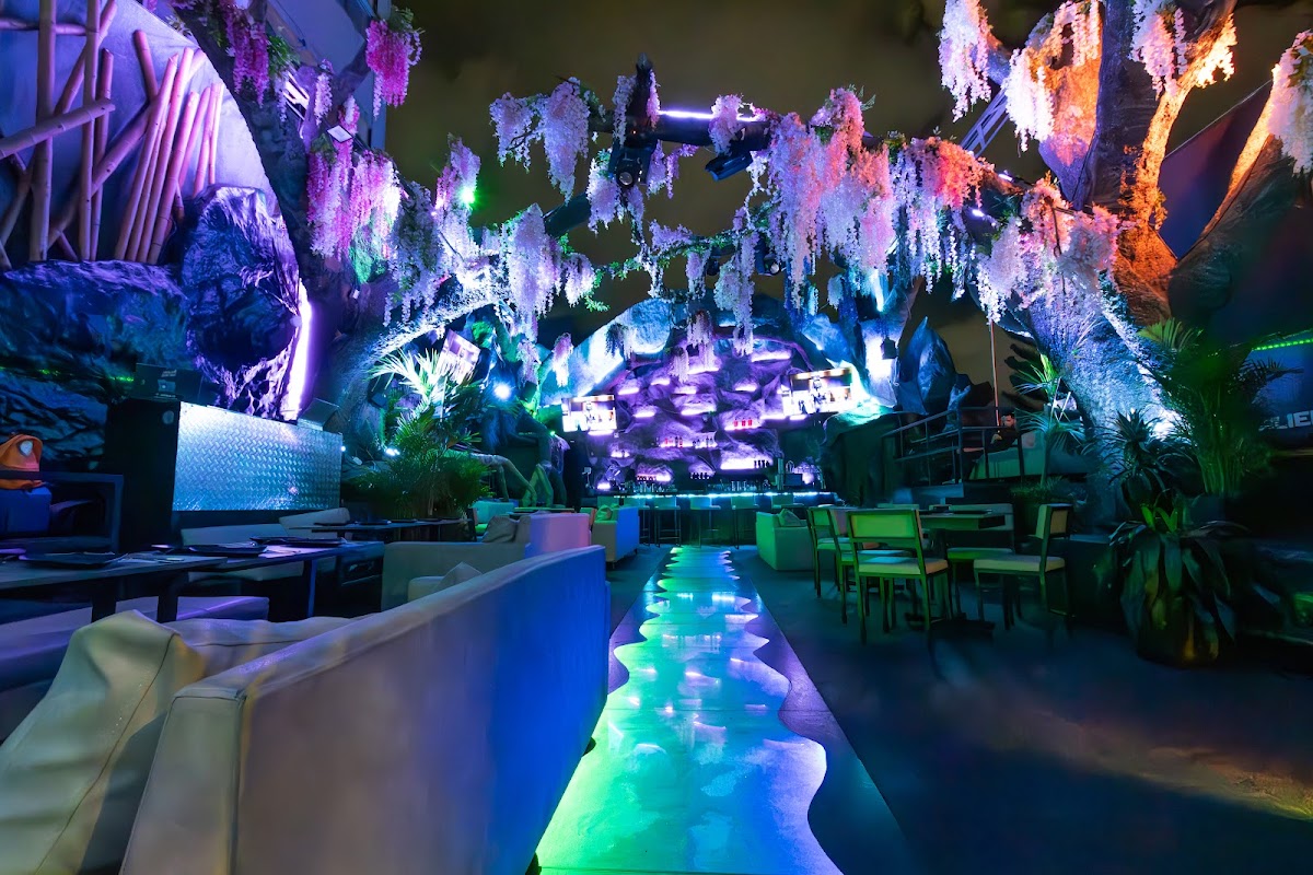 Alien Lounge-4