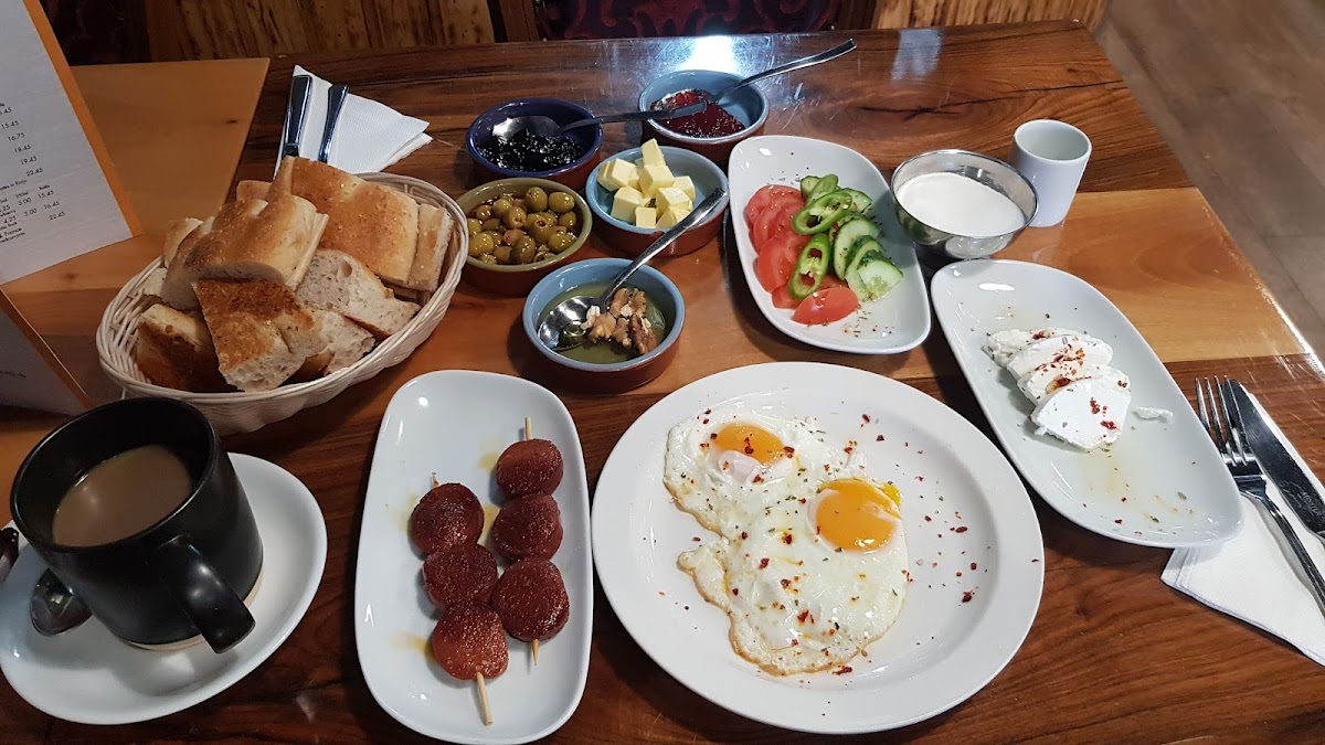 Alikko's Turkish Bar & Grill-10