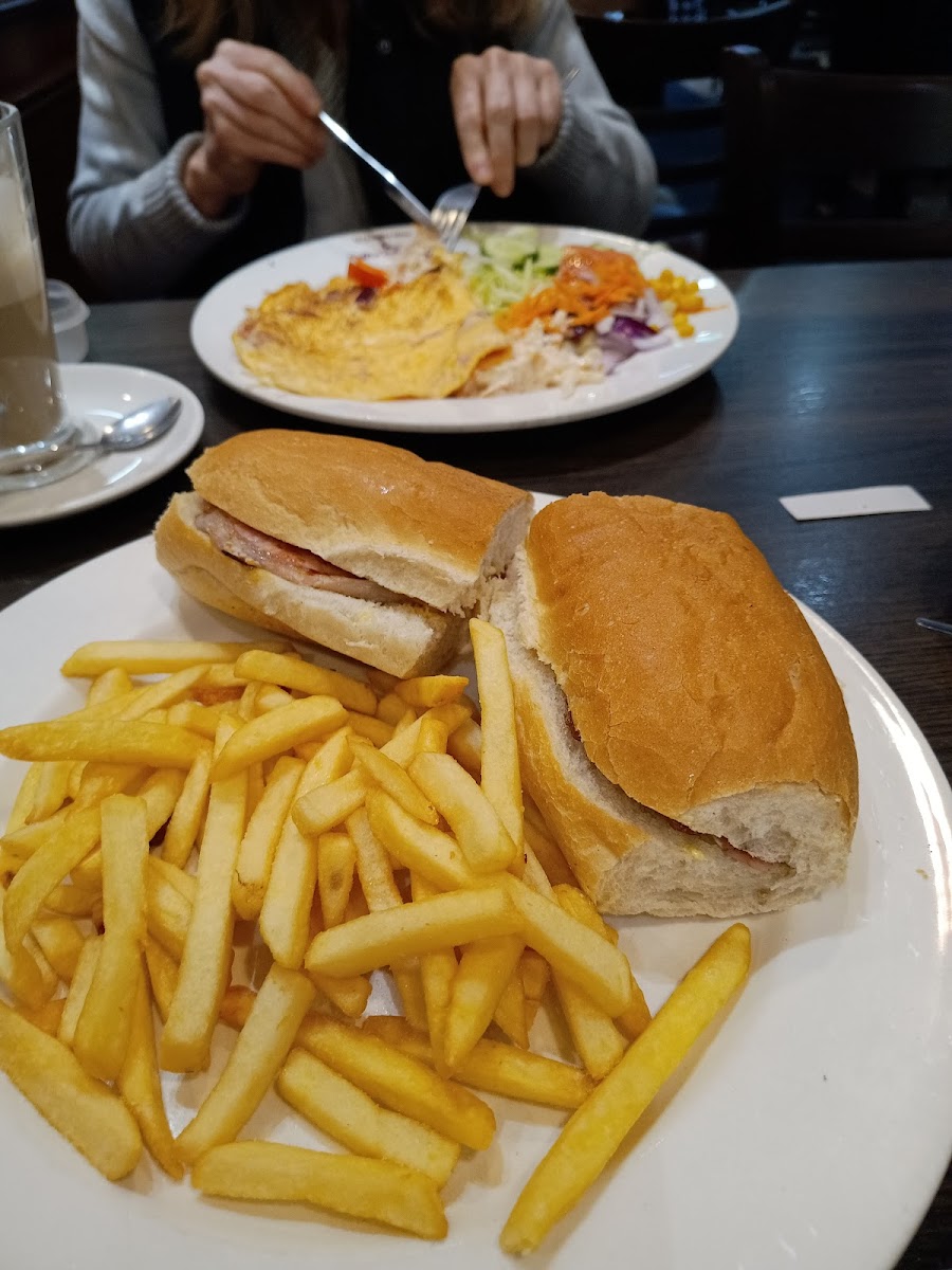 Ali's Cafe-9