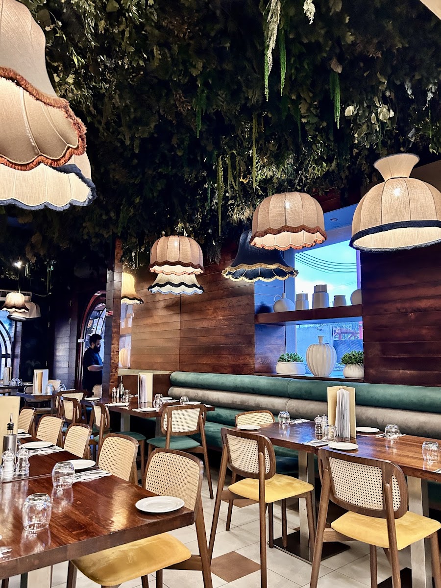 Alma Restaurant