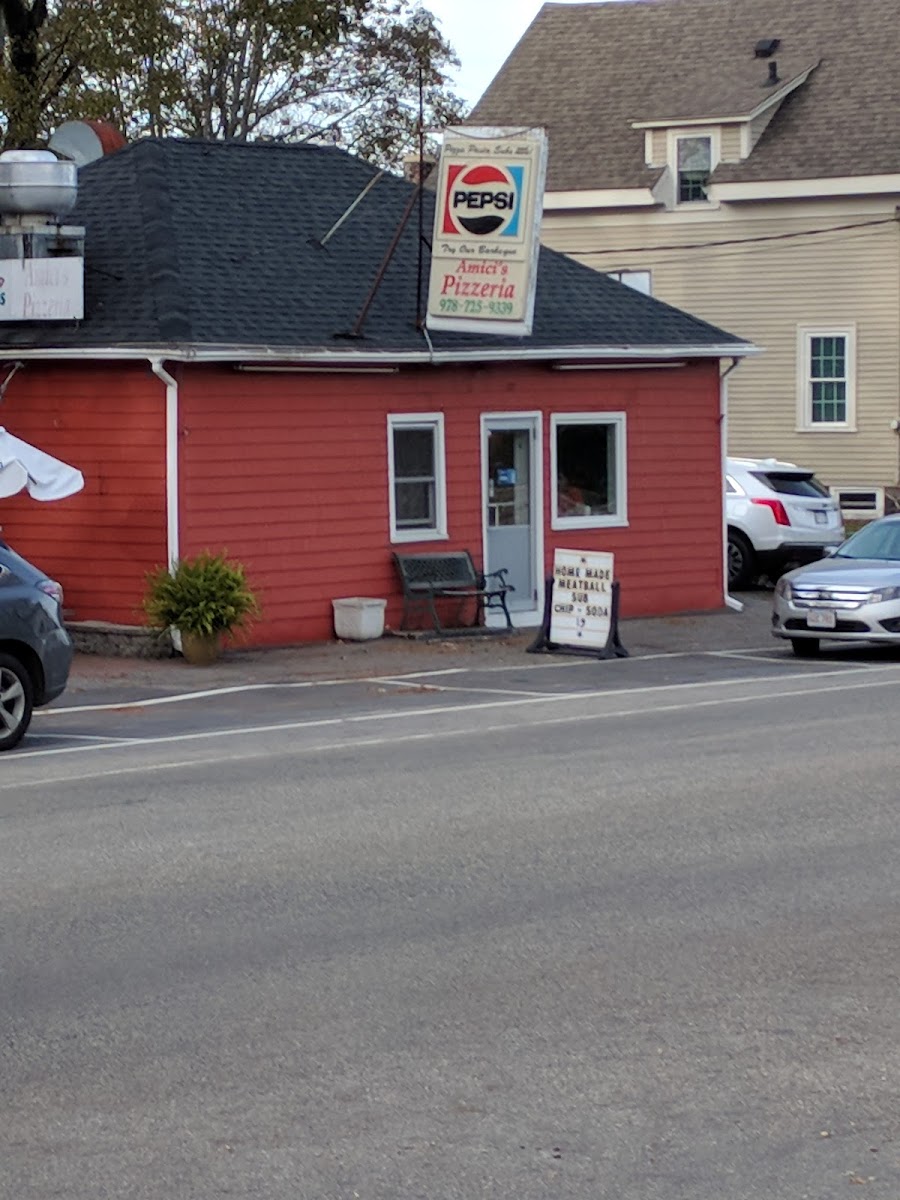 Amici's Pizzeria-3