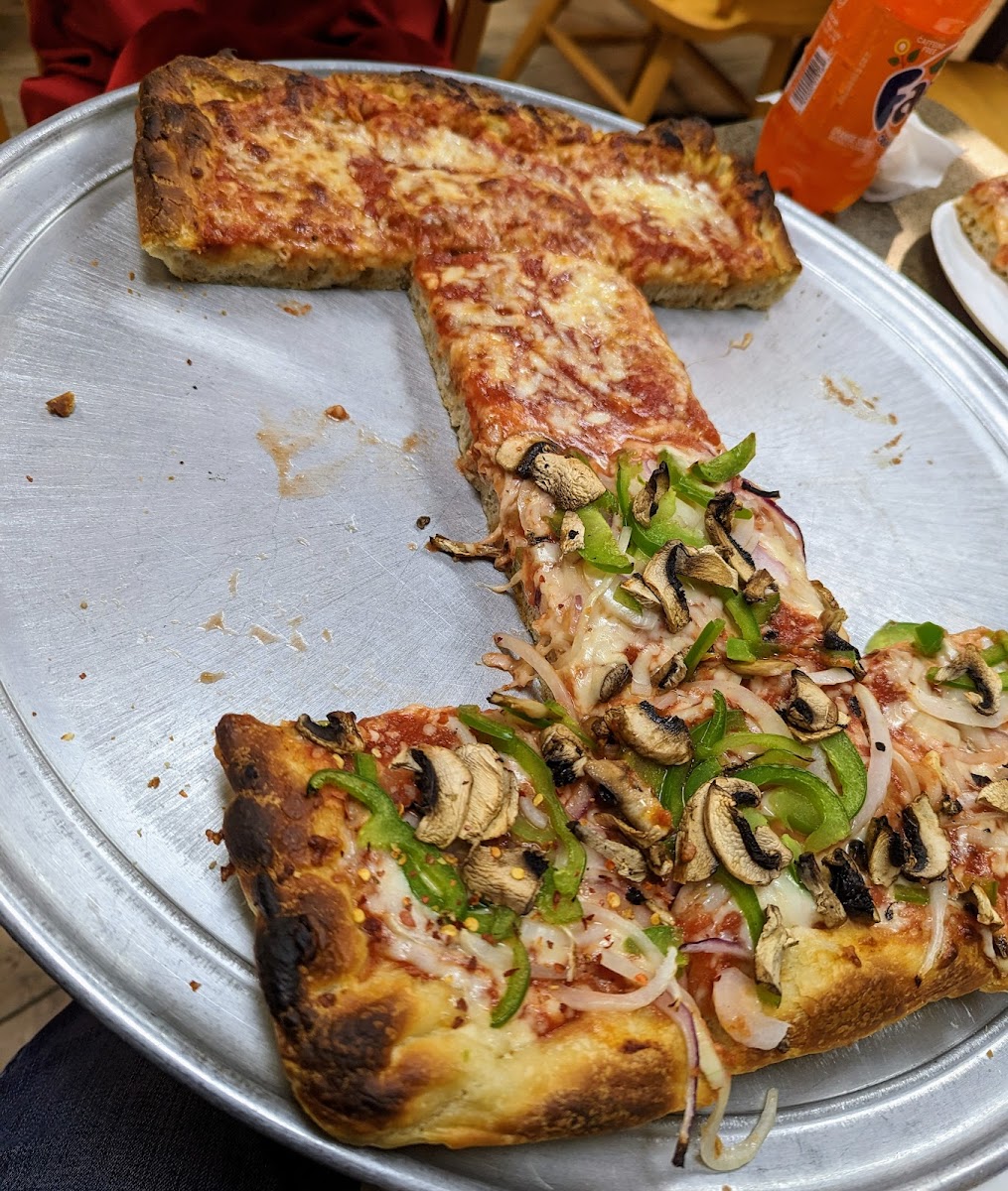 Amici's Pizzeria-4