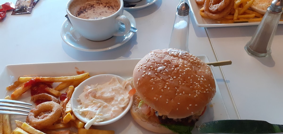 Amor Cafe And Bistro-10