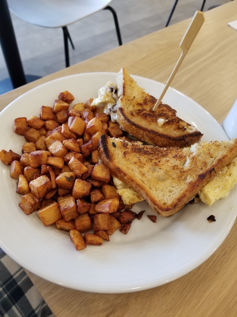 Ancora Cafe + Bakery-7