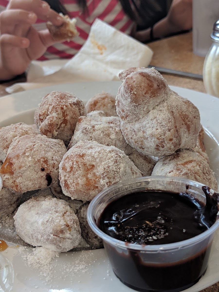 Angelos Pizza Restaurant-9