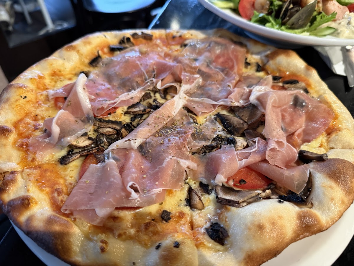 Archie's Restaurant & Pizzeria-3