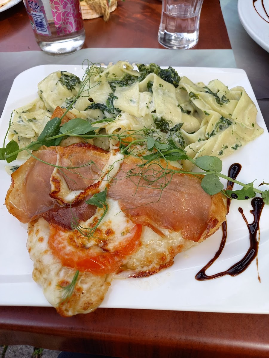 Aredo Restaurant, Café-10