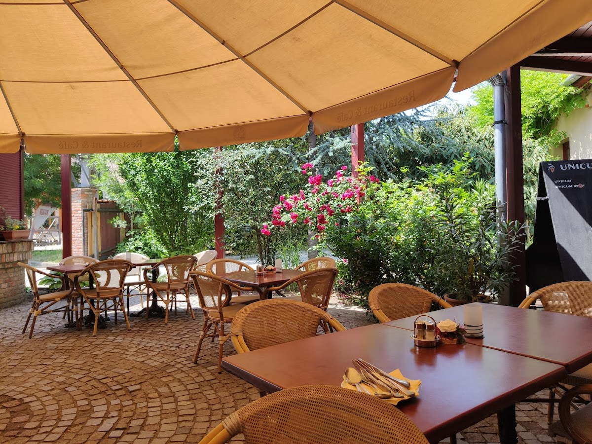 Aredo Restaurant, Café-3