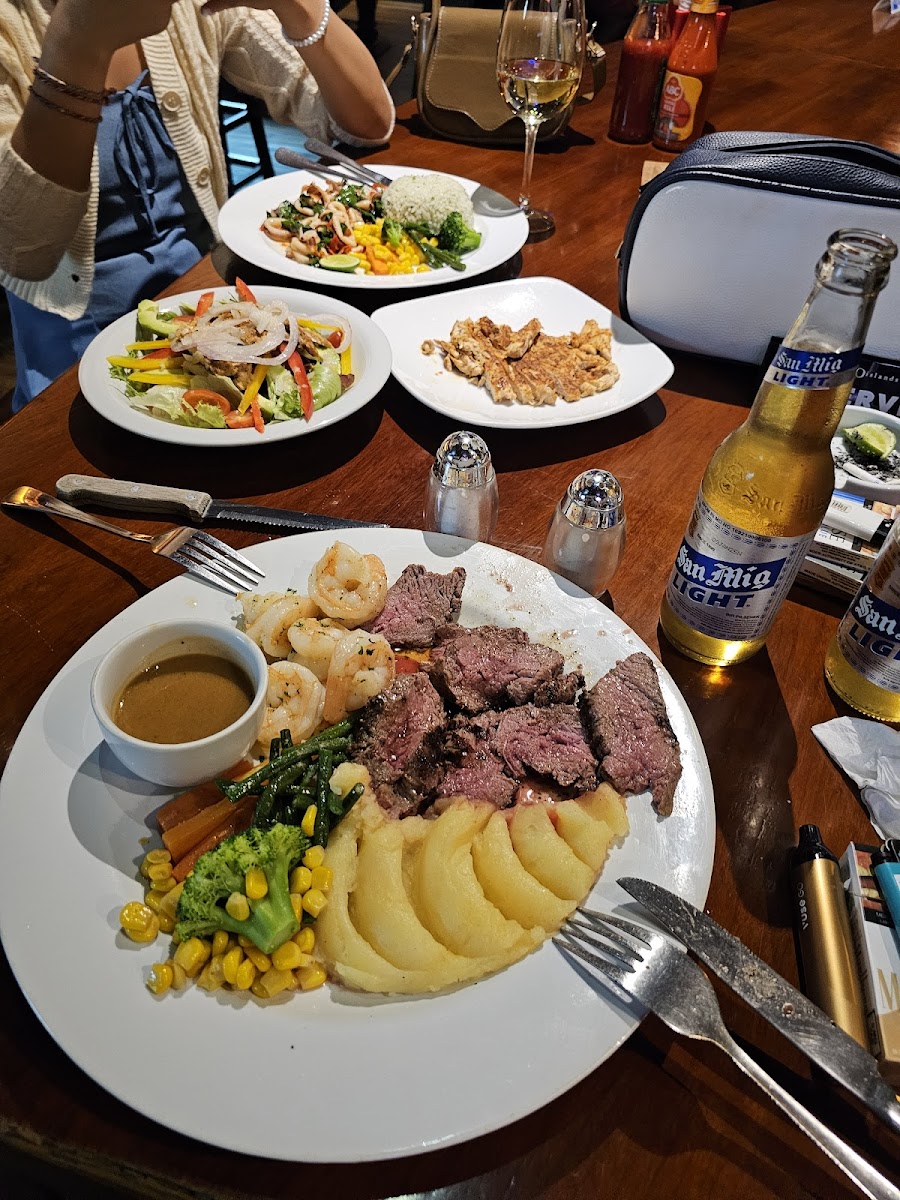 Arena Pub & Restaurant-10