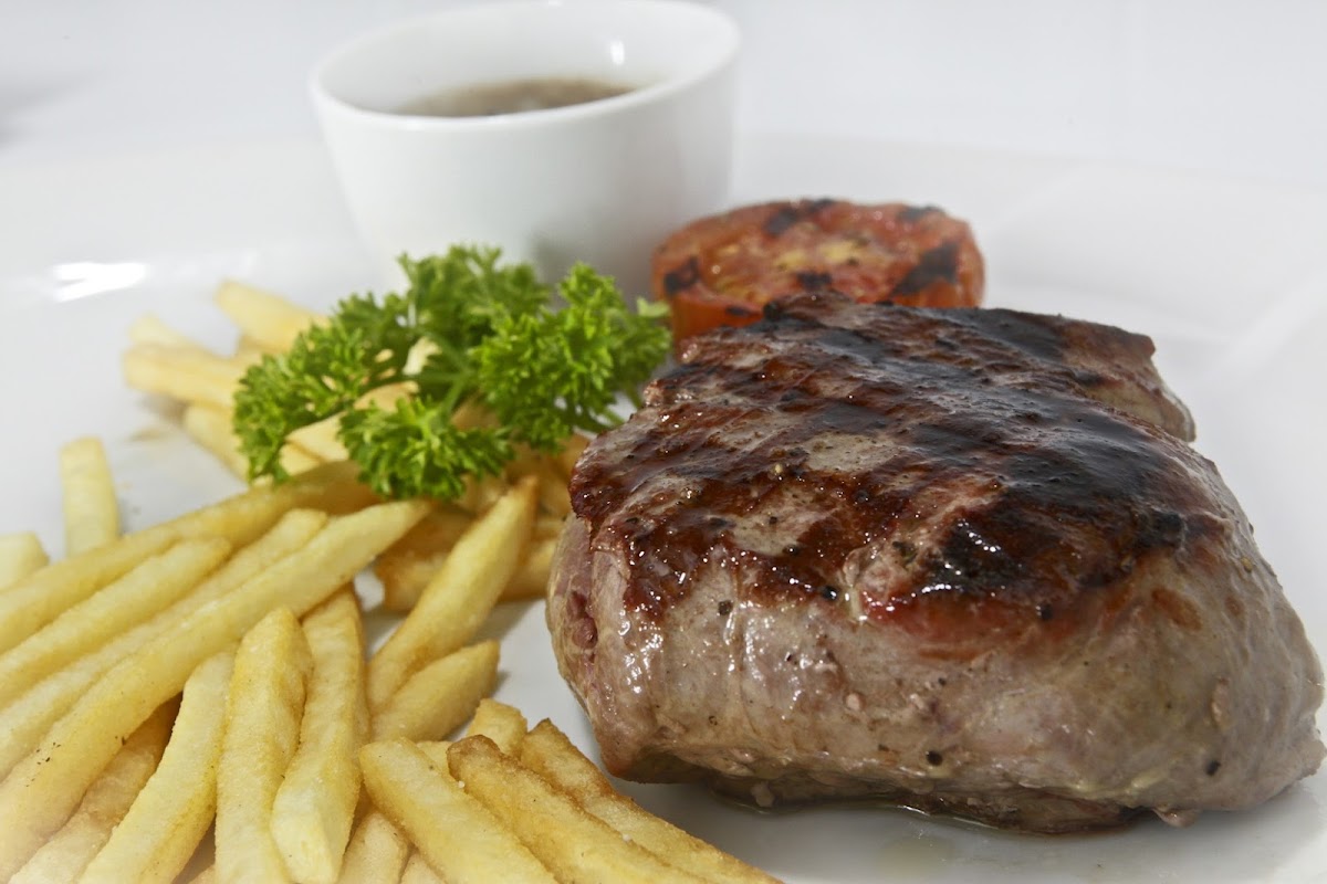 Arena Pub & Restaurant-3