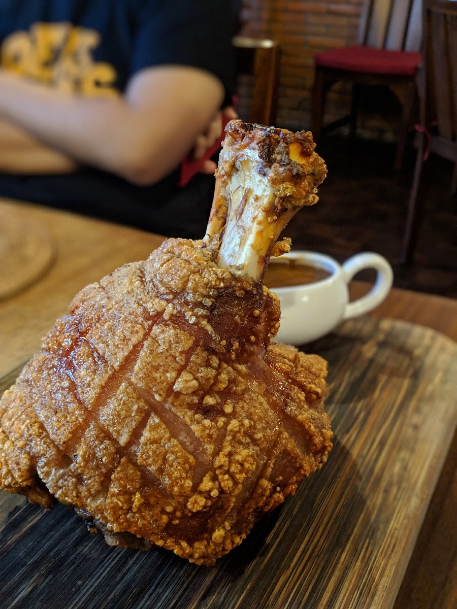 Arena Pub & Restaurant-5