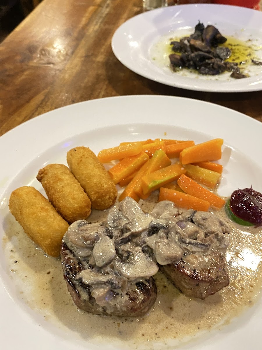 Arena Pub & Restaurant-8