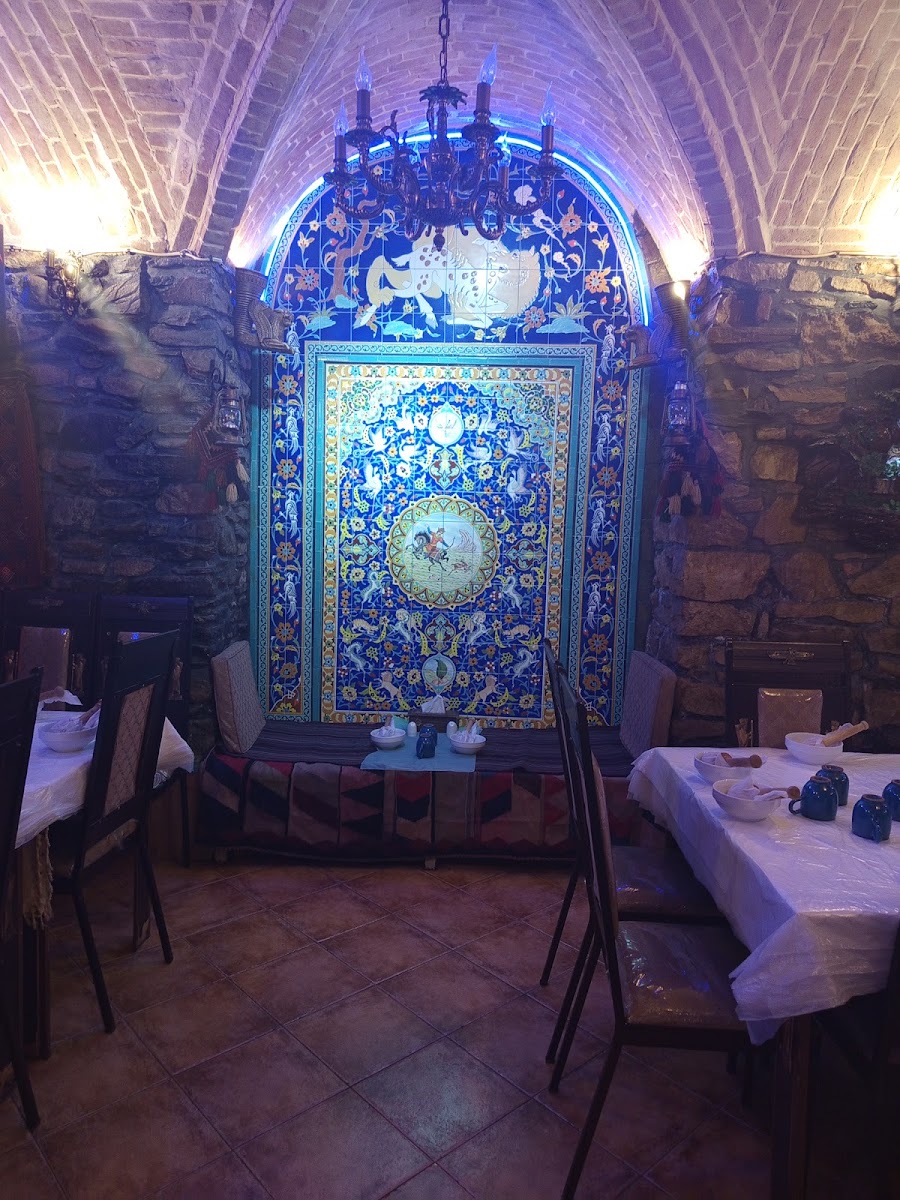 Aryaeiyan Traditional Restaurant-3
