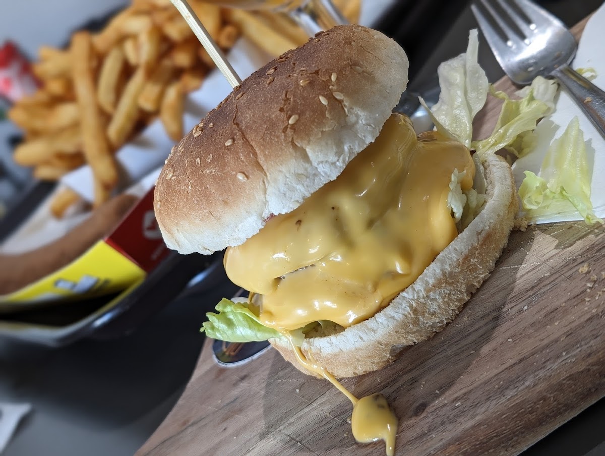 Au Fleur Burgers & Potatoes-8