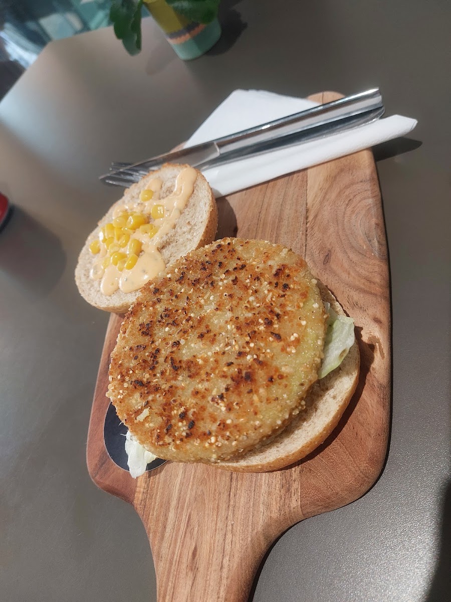 Au Fleur Burgers & Potatoes-9