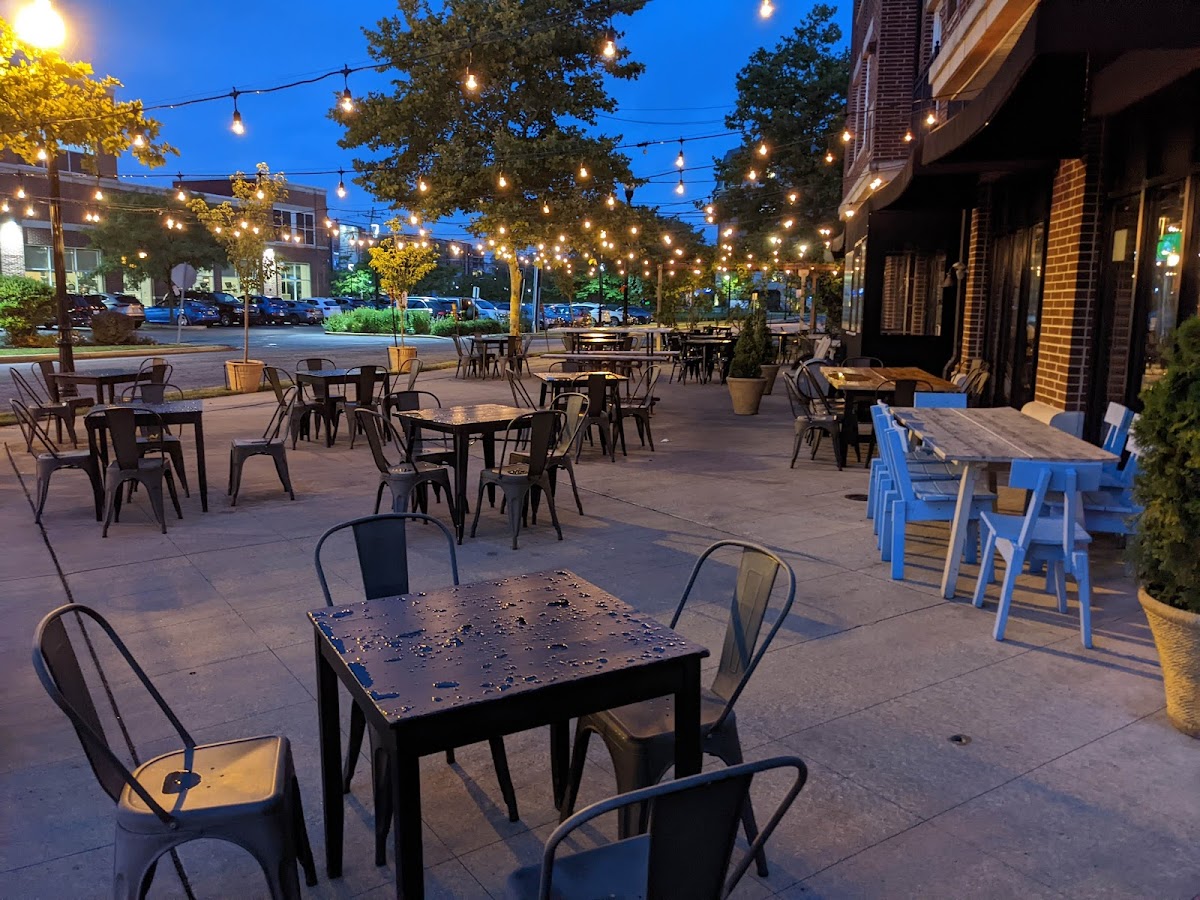 Aumm Aumm Pizzeria And Wine Bar At The Brownstone