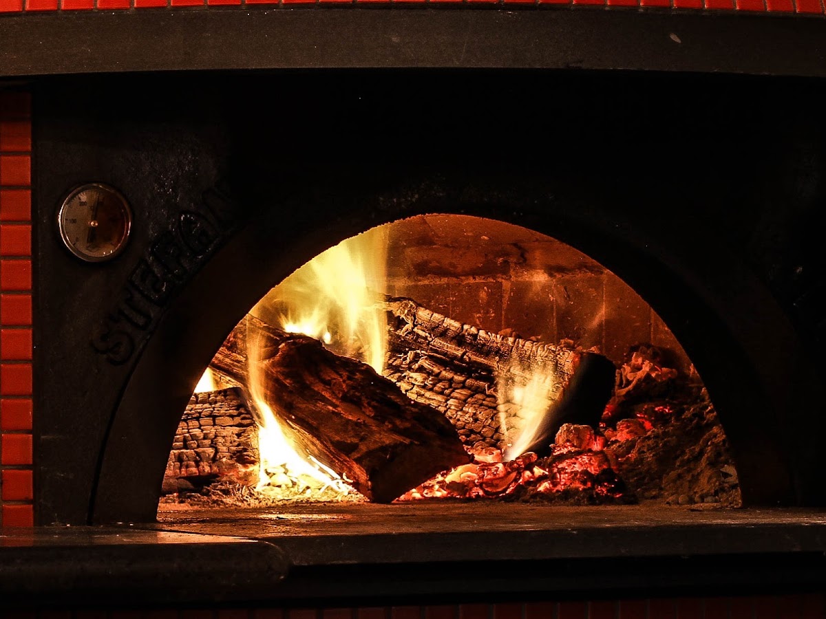 Aumm Aumm Pizzeria And Wine Bar At The Brownstone-4