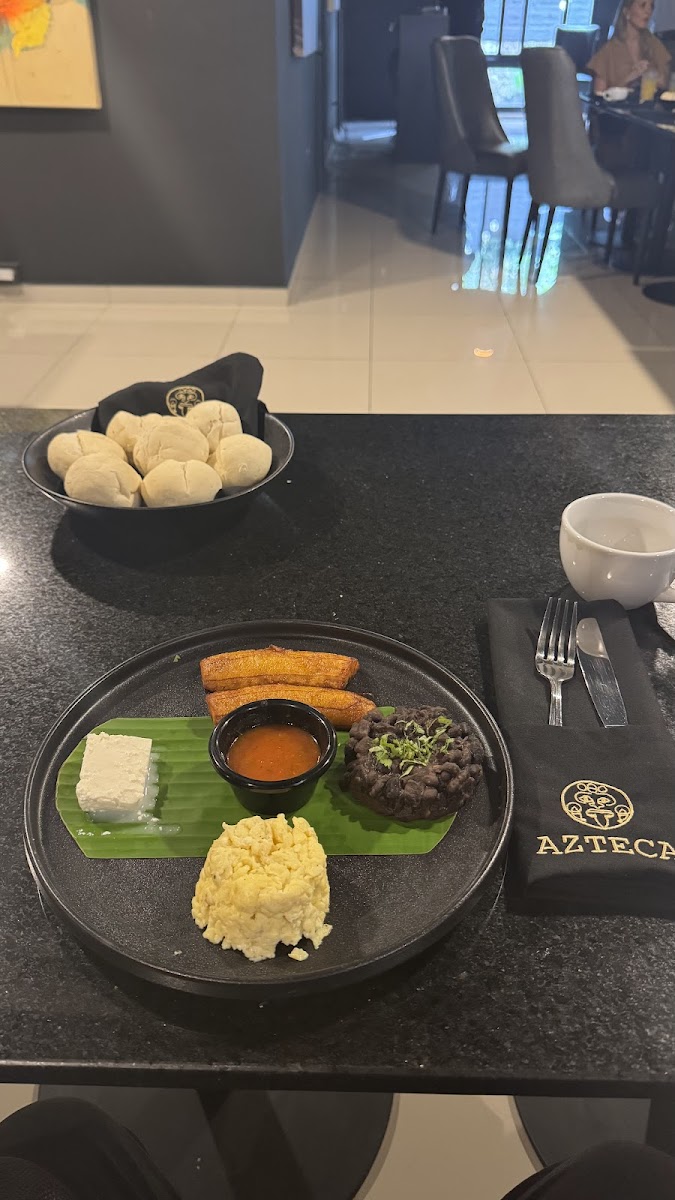 Azteca Mexican Cuisine & Bar-5