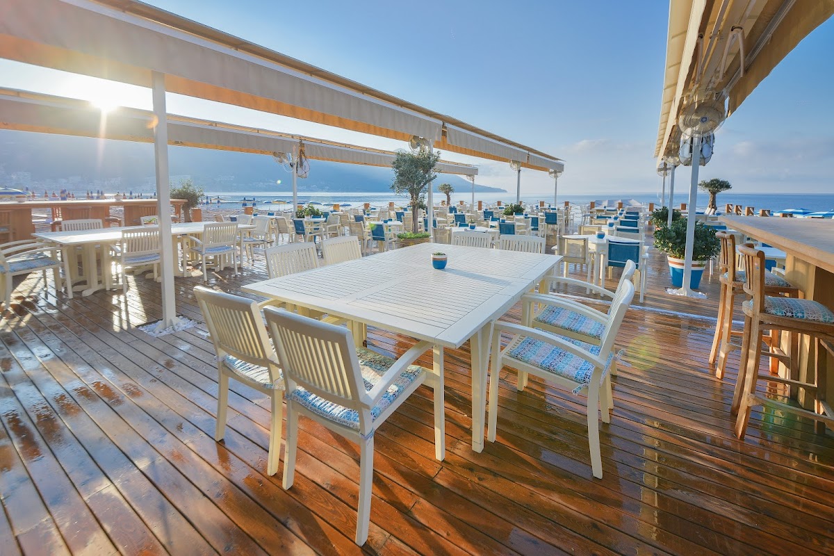 Azzuro Restaurant & Beach Bar