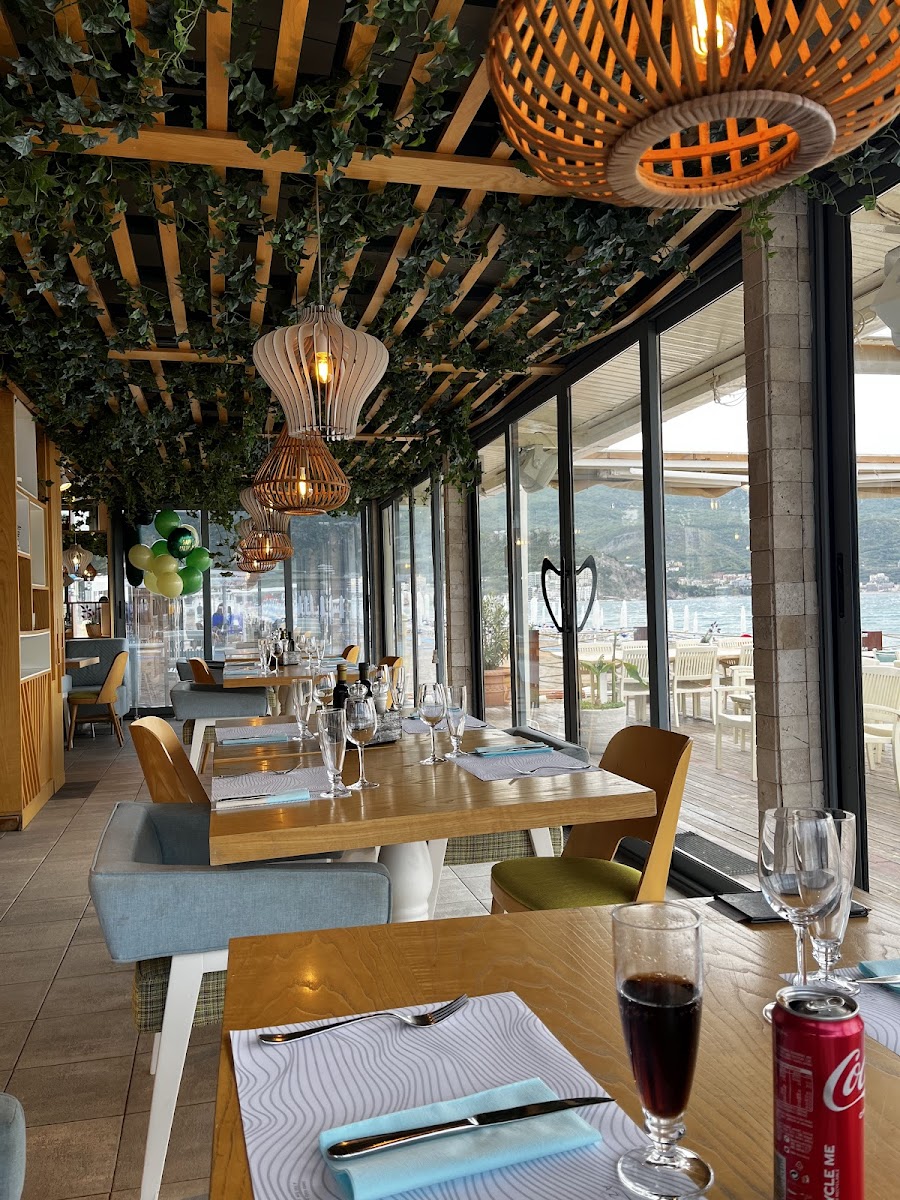 Azzuro Restaurant & Beach Bar-3