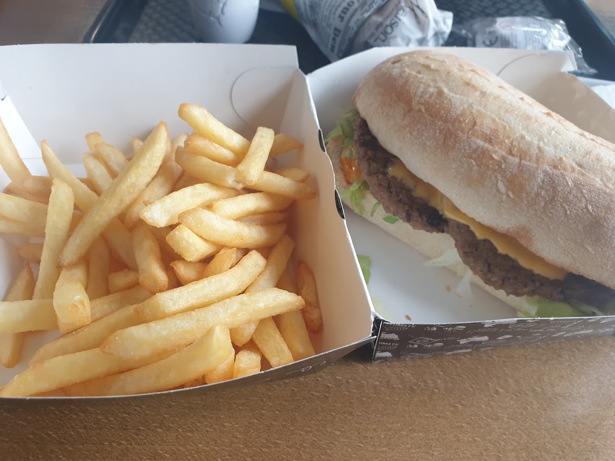 Baba Fritas Restaurant & Aires De Jeux-7