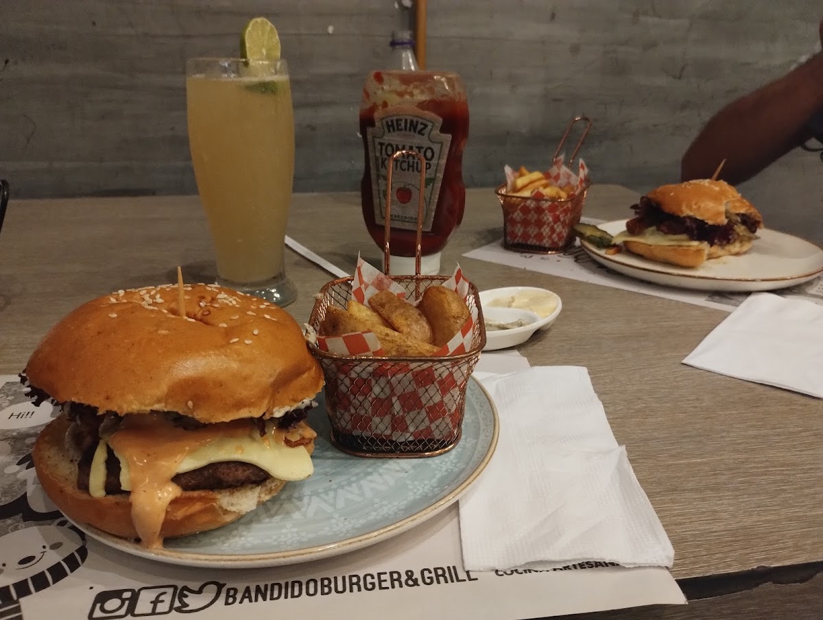 Bandido Burger & Grill-4