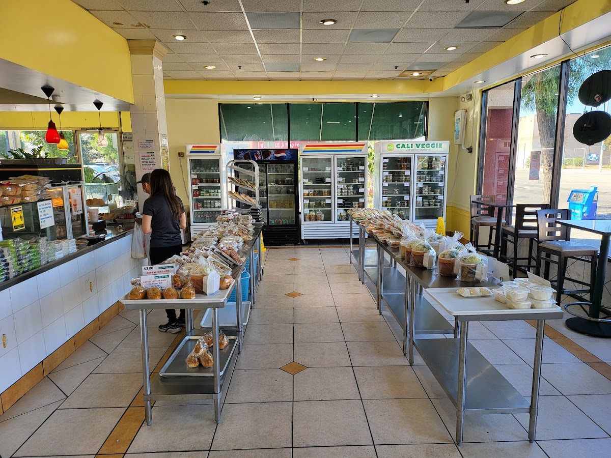 Banh Mi & Che Cali-4
