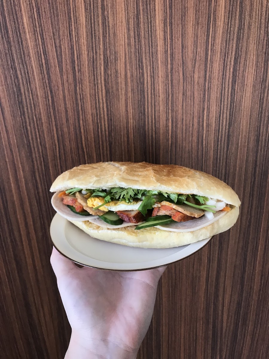 Banh Mi Ngon Ngon-10