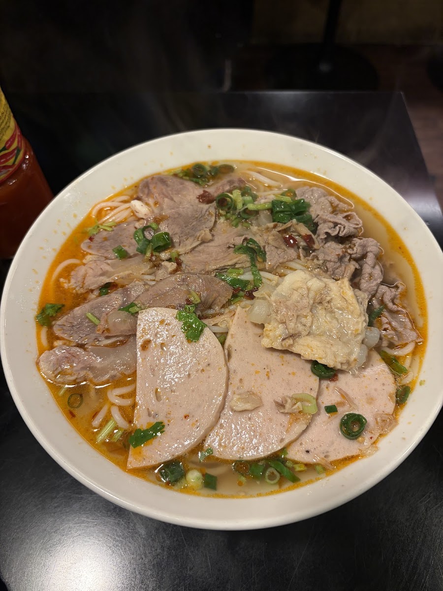 Banh Mi Ngon Ngon-4