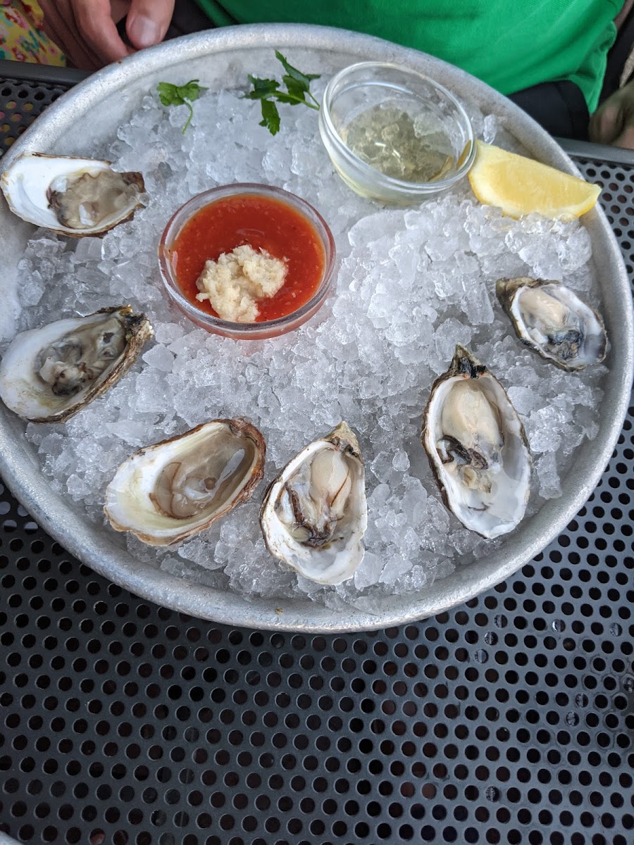 Banks' Seafood Kitchen And Raw Bar-5
