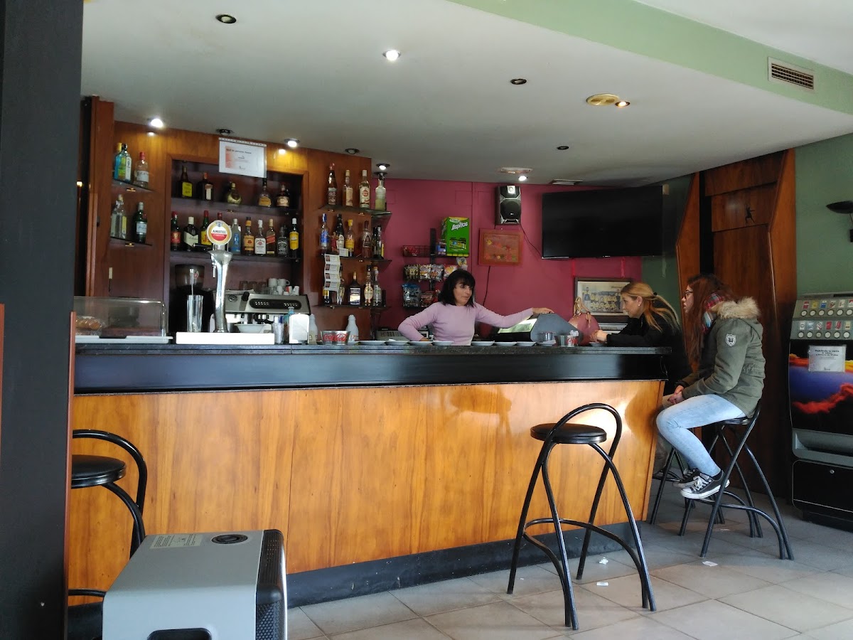 Bar Moli-3