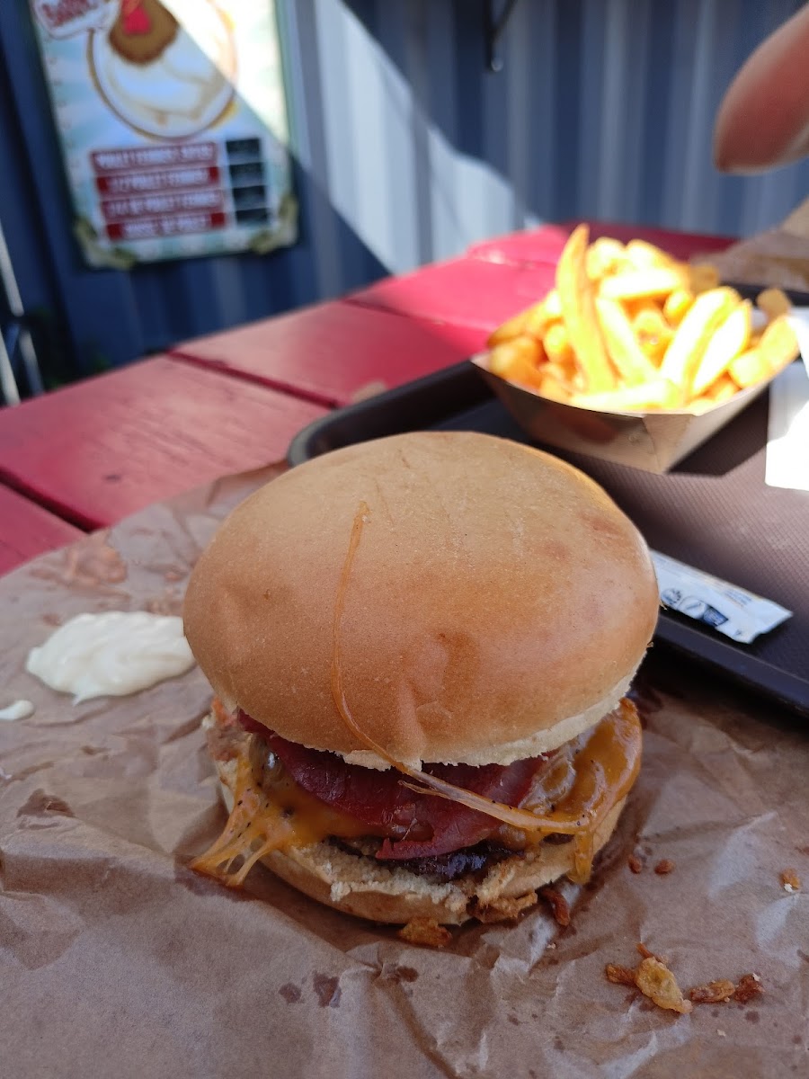 Barrio Burger & Pizza-9