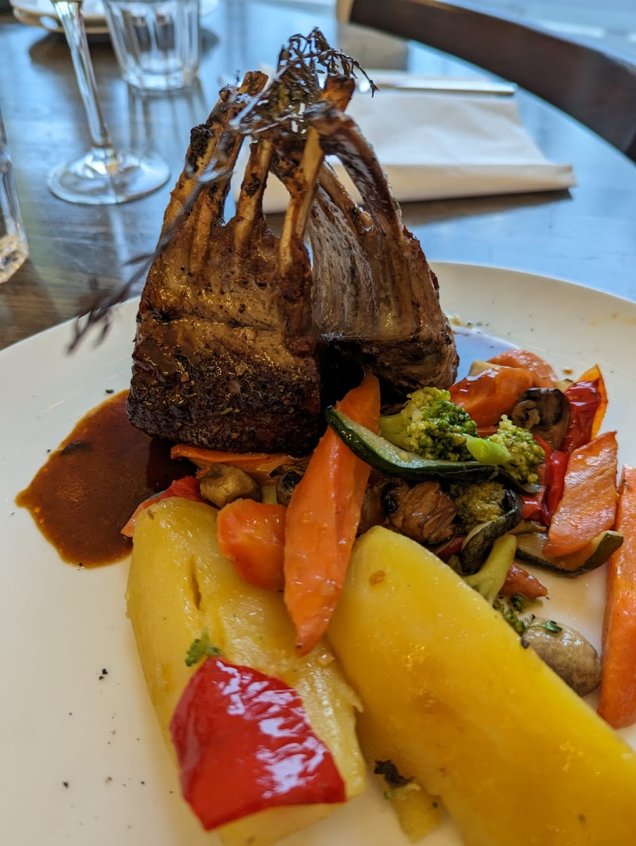 Basil's Restaurant & Bar-8