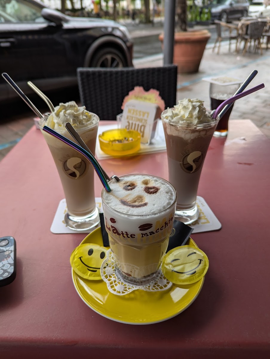 Beatles Museum & Yellow Submarine Café-2
