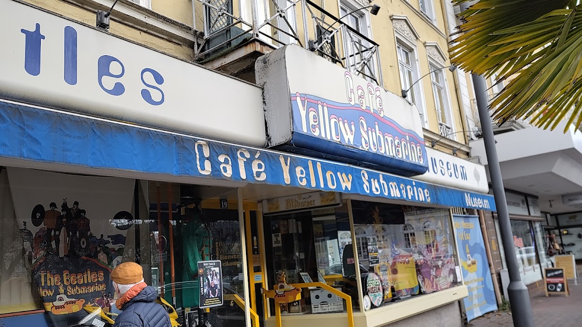 Beatles Museum & Yellow Submarine Café-3