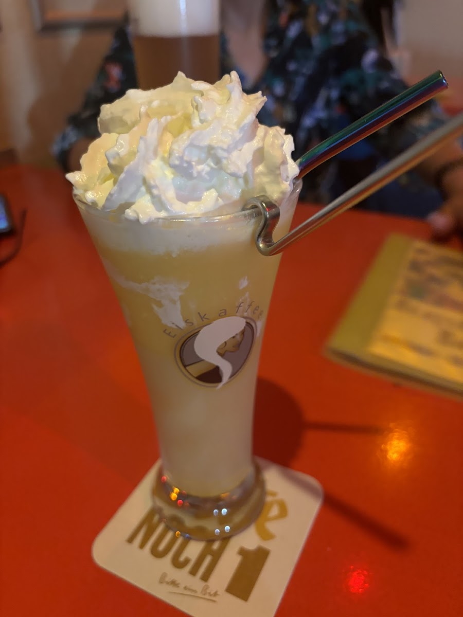 Beatles Museum & Yellow Submarine Café-7