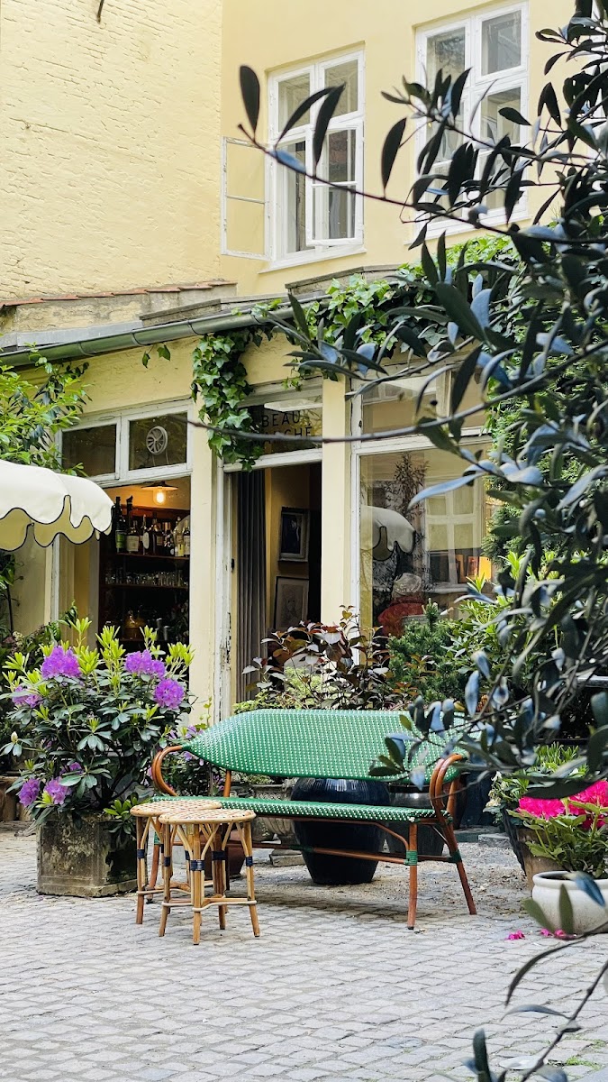 Beau Marche Cafe A Vins - Furniture-4