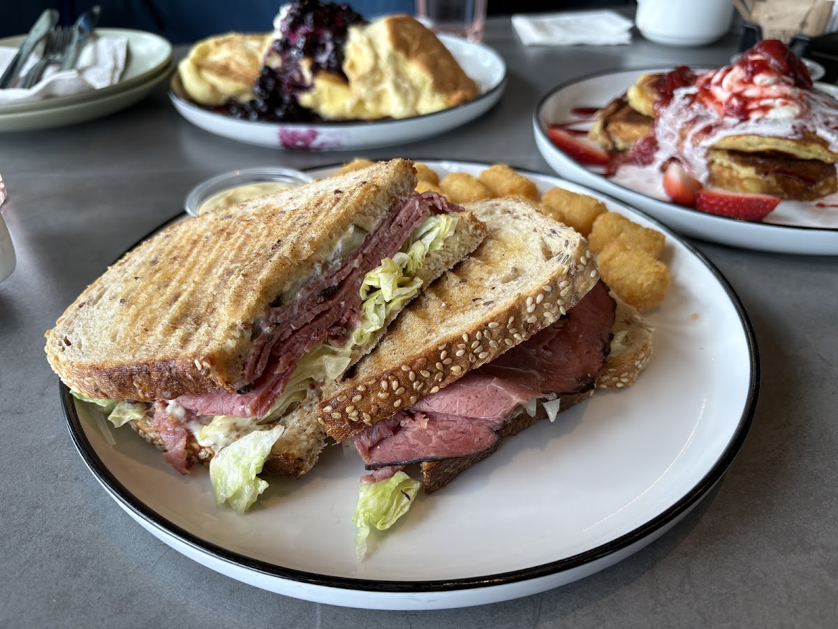 Belle Vie Cafe & Eatery- Mississauga-4