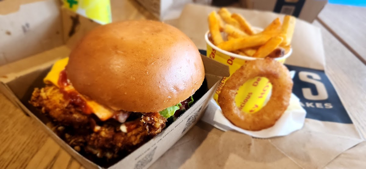 Benny's American Burgers - Morphett Vale-5