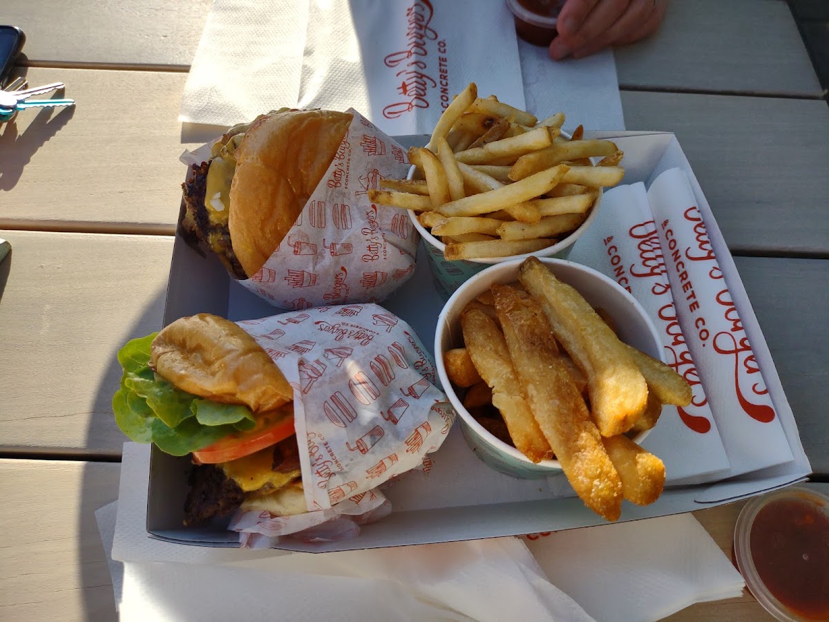 Betty's Burgers-5