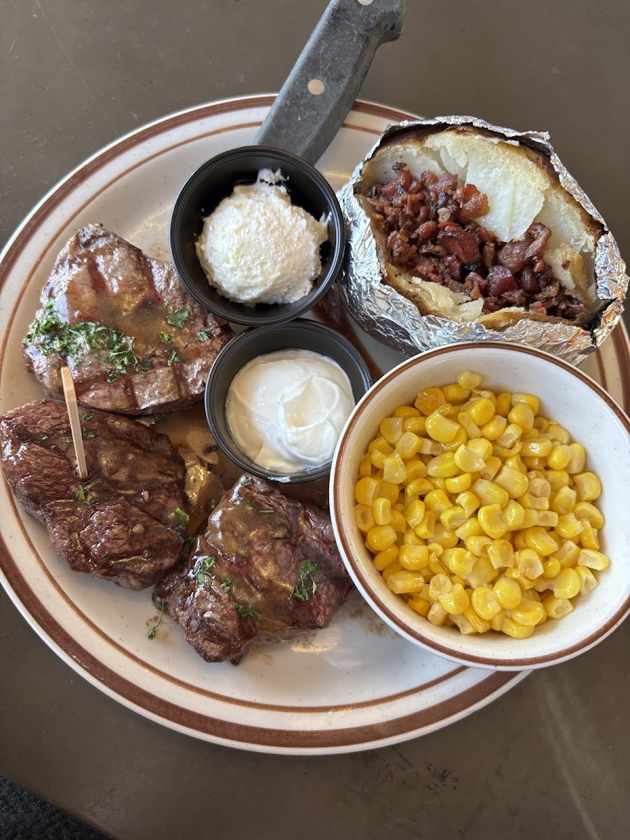 Big E Steakhouse & Saloon-4