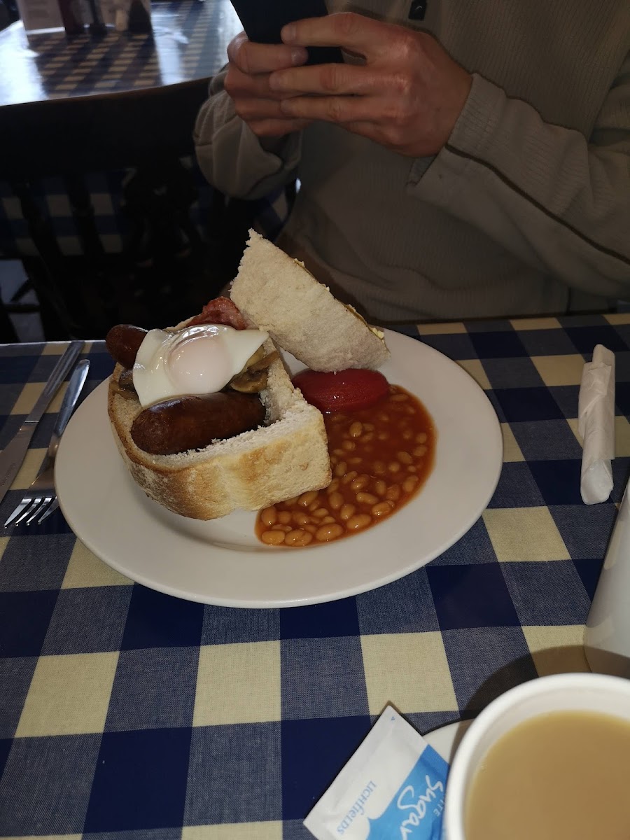 Binnies Cafe-10